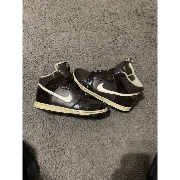 Size 10.5-2006 Nike Dunk High Premium Woodgrain Baroque 312786-223 Brown Mens main image 10